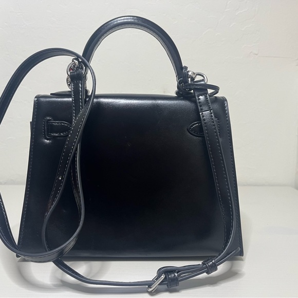 Elegant Black Handbag - Picture 3 of 4